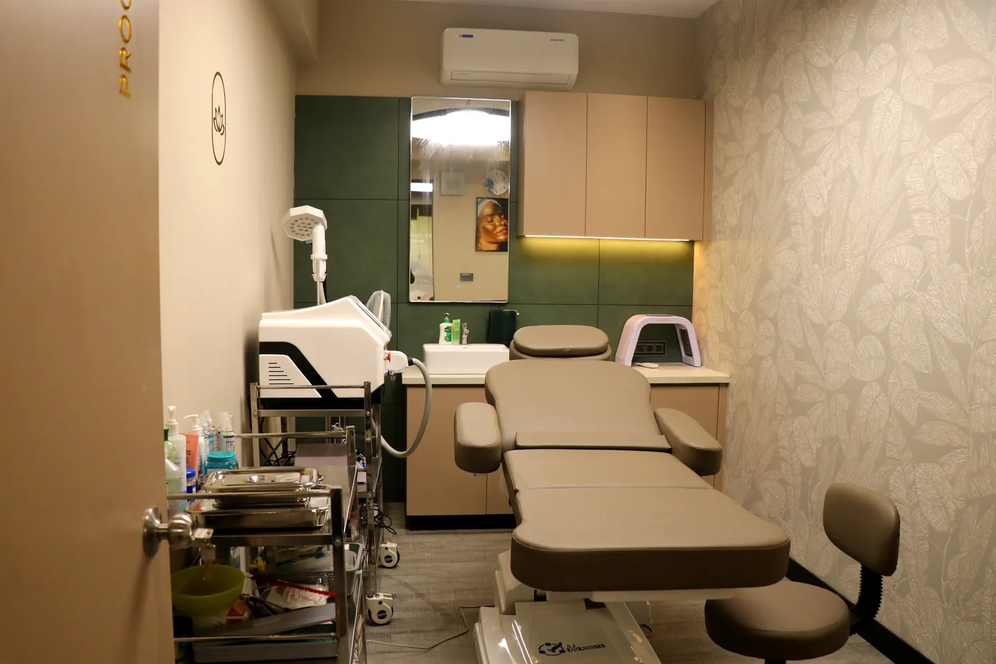 Aura Clinic photo